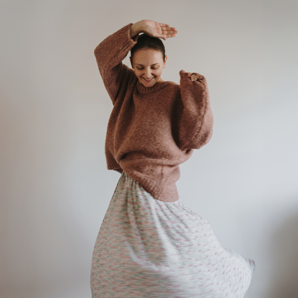 stylish ways to wear loose fit clothing