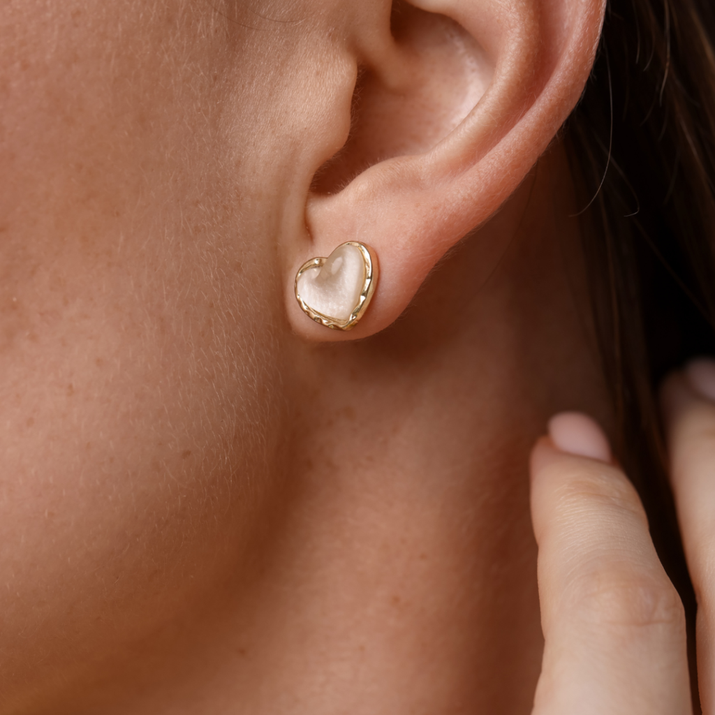Minimal Ear Cuffs Are Growing in Popularity