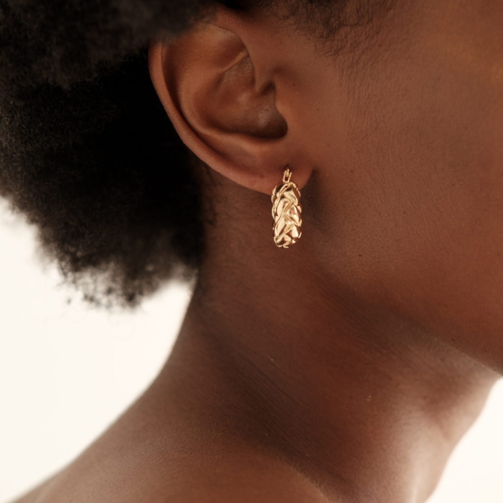 Minimal Ear Cuffs Are Growing in Popularity